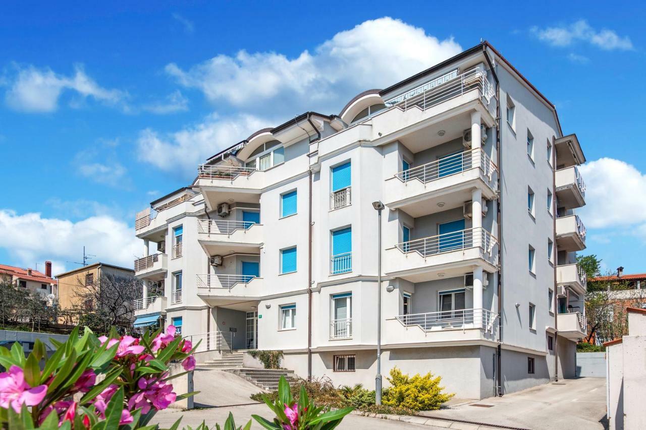 Apartment Lungomare พูลา ภายนอก รูปภาพ